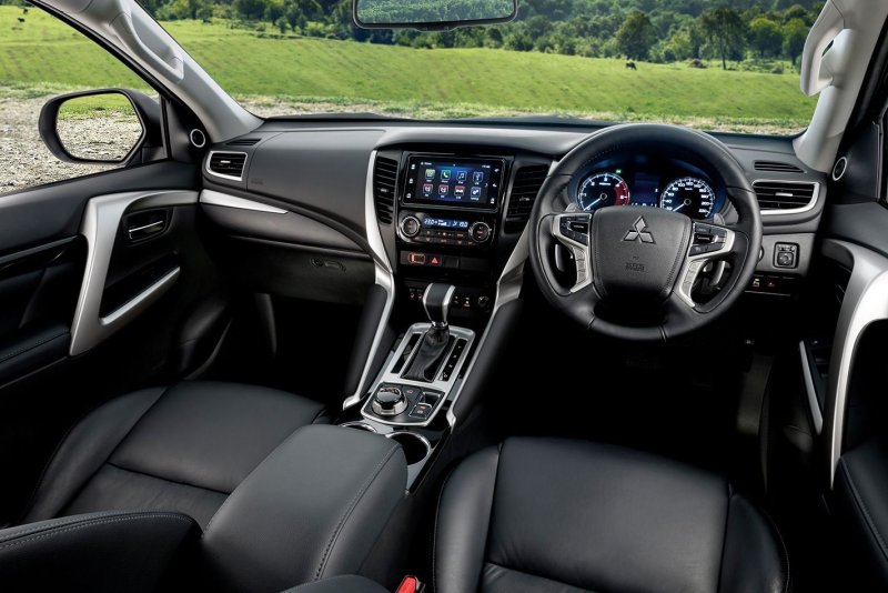 Mitsubishi Pajero Sport 2016 салон