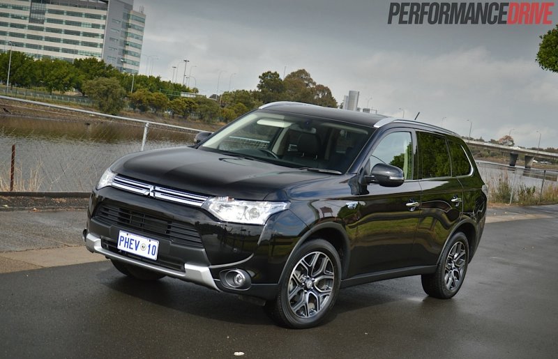 Mitsubishi Outlander 2014 черный