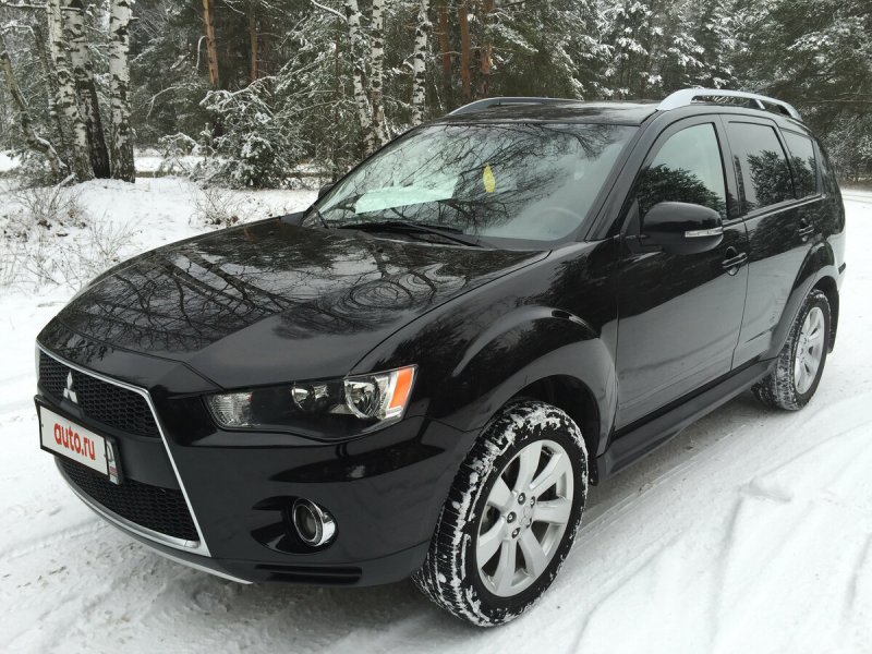 Mitsubishi Outlander 2013 черный