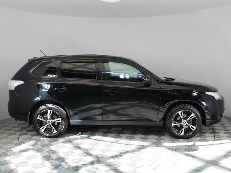 Mitsubishi Outlander 2013 черный