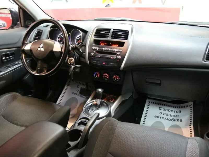Mitsubishi ASX 2012 салон