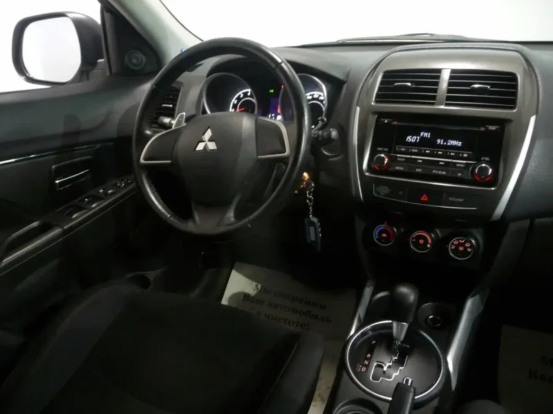Mitsubishi ASX 2012 салон