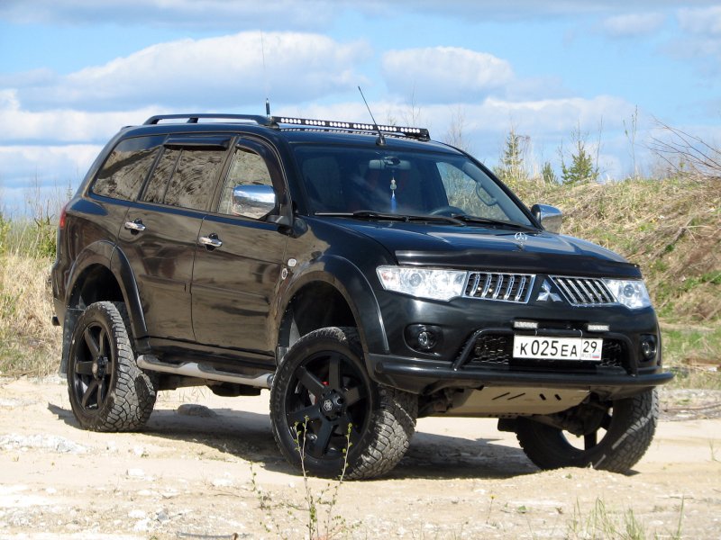 Mitsubishi Pajero Sport 2