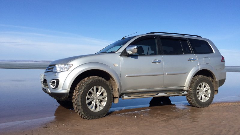 Mitsubishi Pajero Sport 2013 года