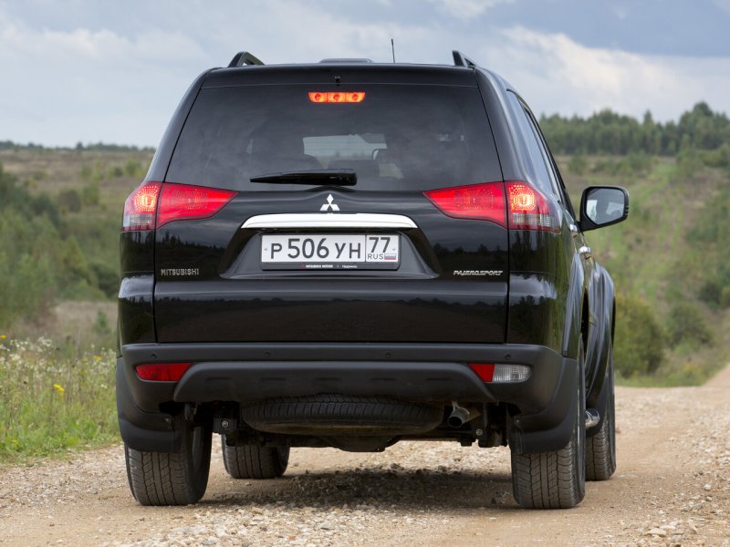Mitsubishi Pajero 2015 сзади