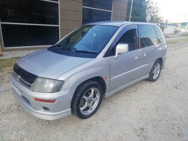 Mitsubishi RVR 2 1998