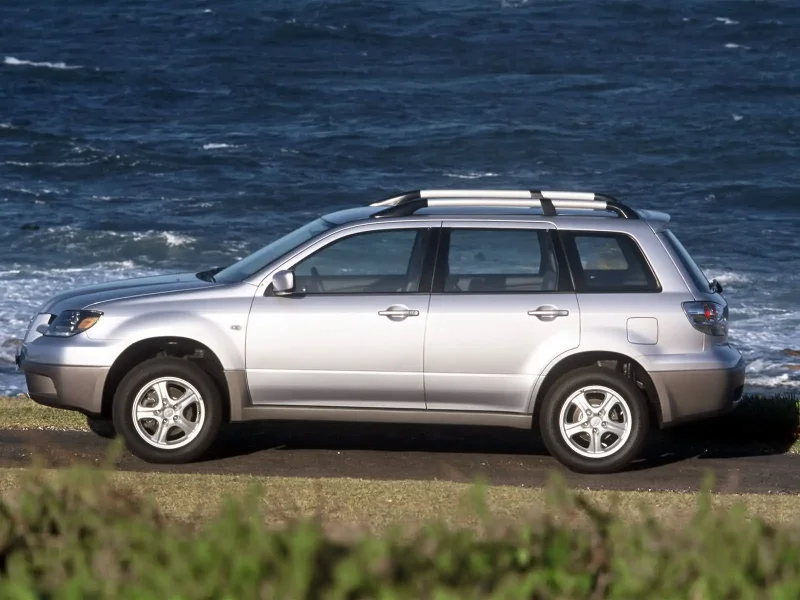 Mitsubishi Outlander 1