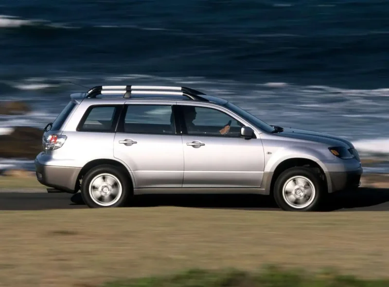 Mitsubishi Outlander 1