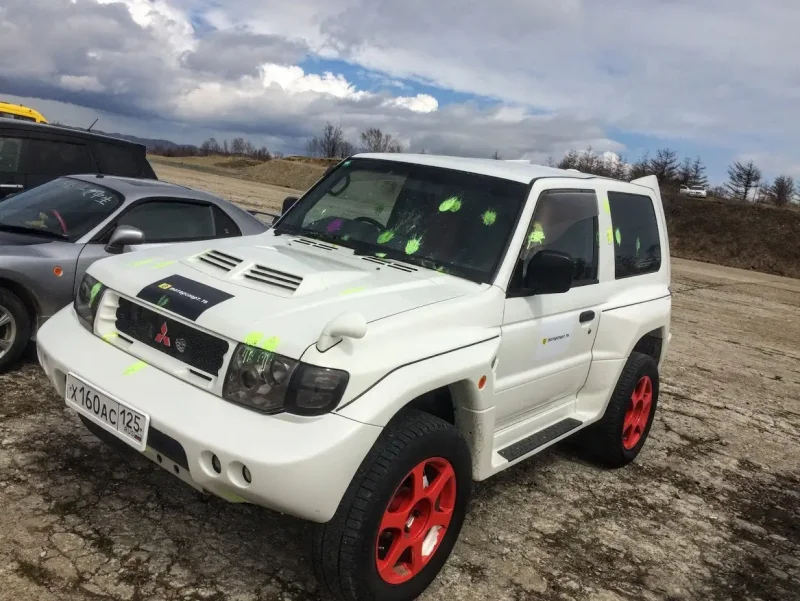 Mitsubishi Pajero Evolution 2000