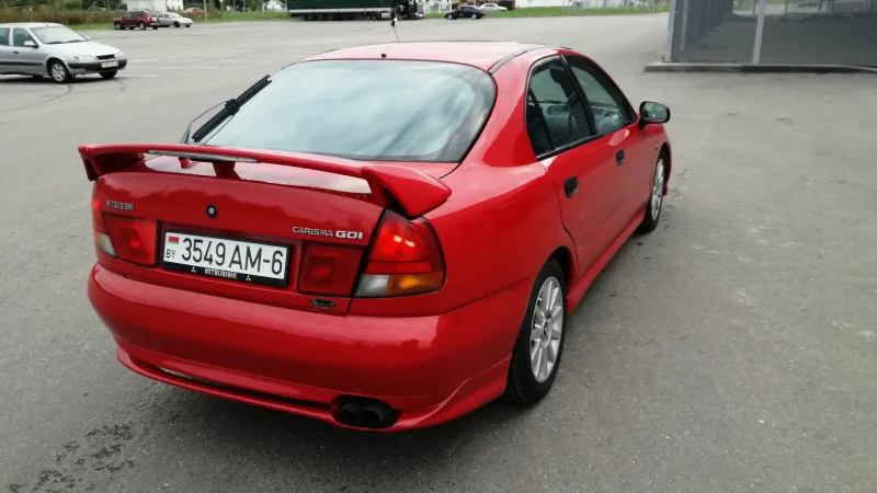 Мицубиси Carisma HB1.6 зад