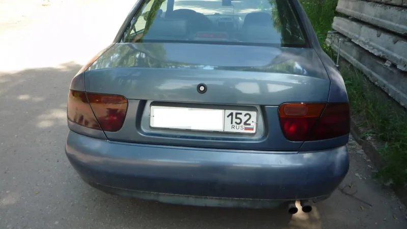 Mitsubishi Carisma 2003 красная