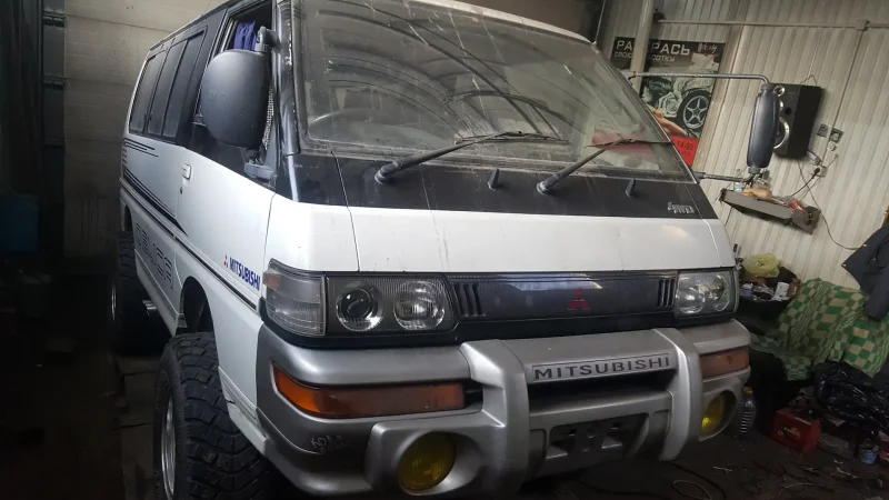 Mitsubishi Delica l300 p35w