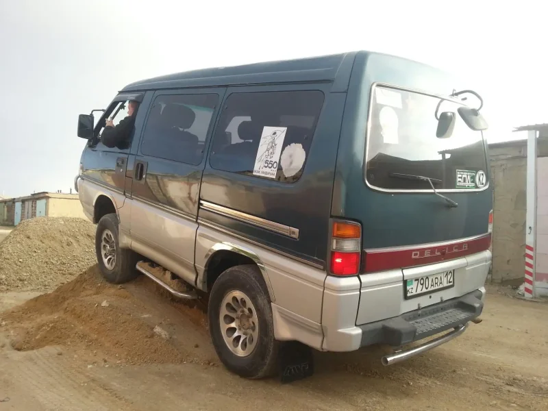 Mitsubishi Delica 2.5 1994 год