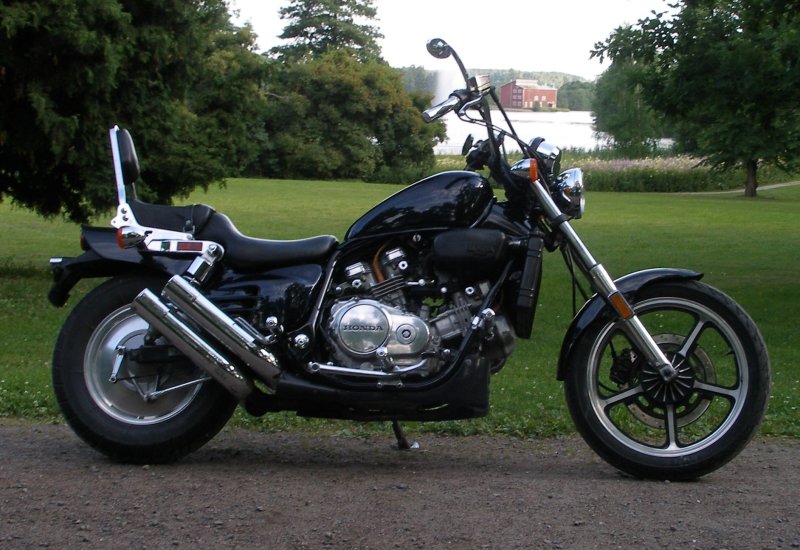 Honda VF 750 Magna (v45)