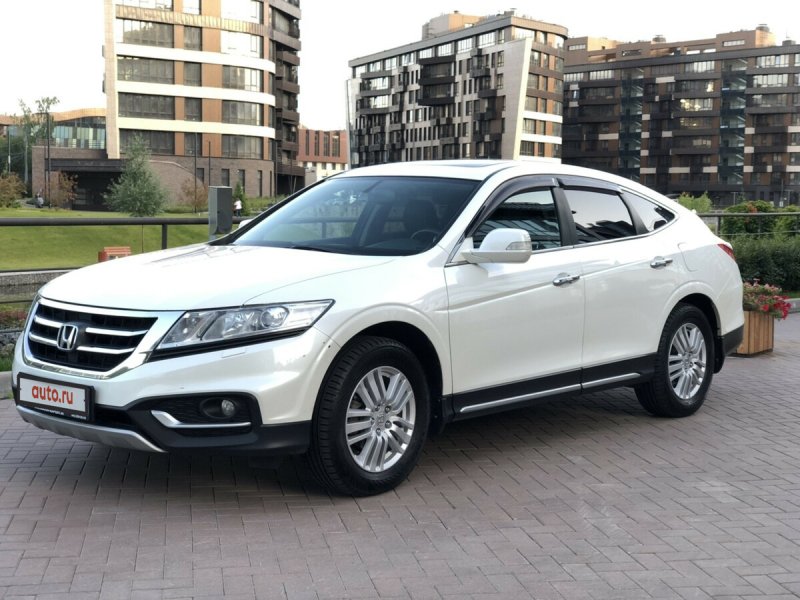 Черная Honda Crosstour 2014