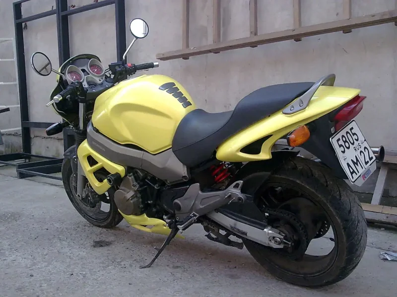 Honda x-11 Yellow