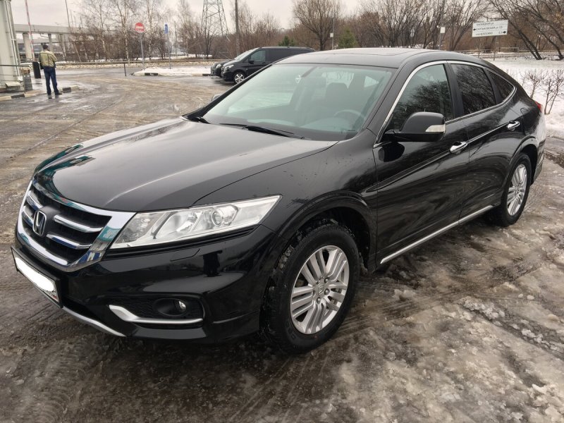 Черная Honda Crosstour 2014