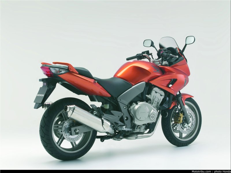 Дорожный мотоцикл Honda cbf1000