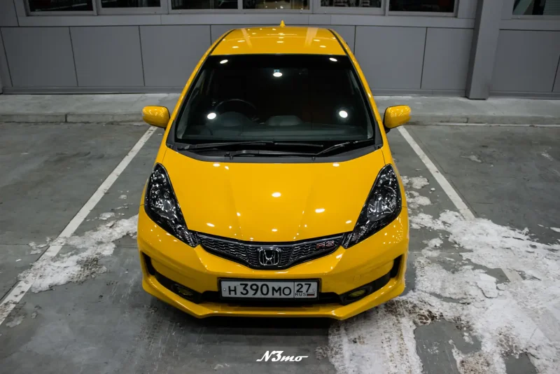 Honda Fit желтый