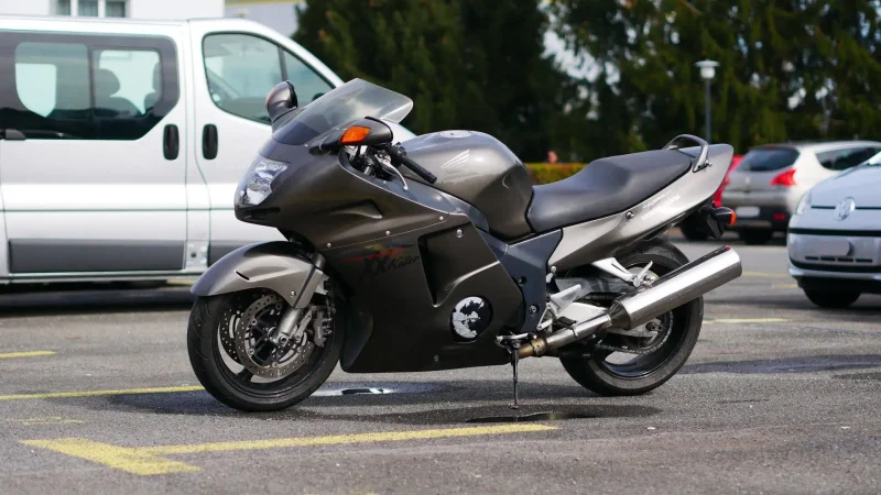 Хонда CBR 1100 Blackbird