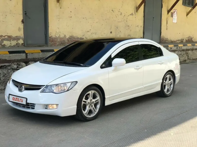 Honda Civic Гуфа белая