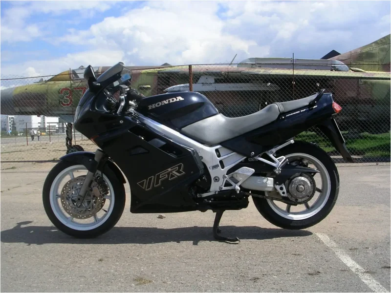 Хонда VFR 750 черная