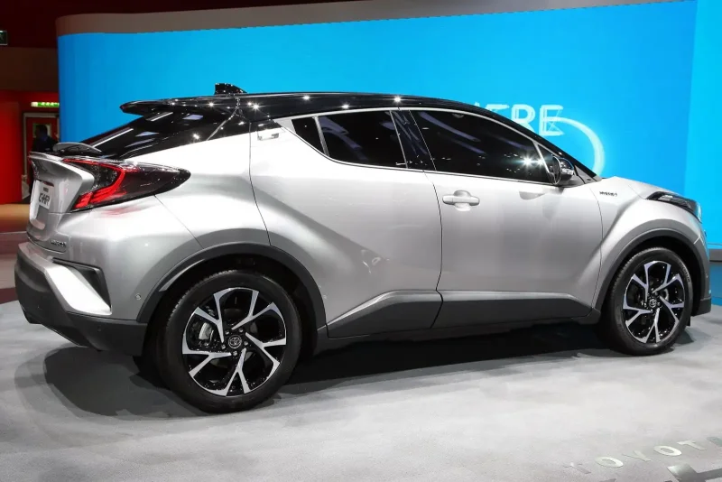 Тойота c-HR 2020