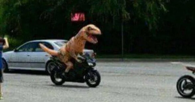 Динозаврик на мотоцикле