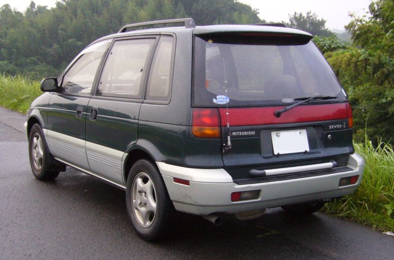 Mitsubishi RVR 1999