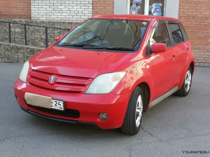 Toyota ist 2002 красный