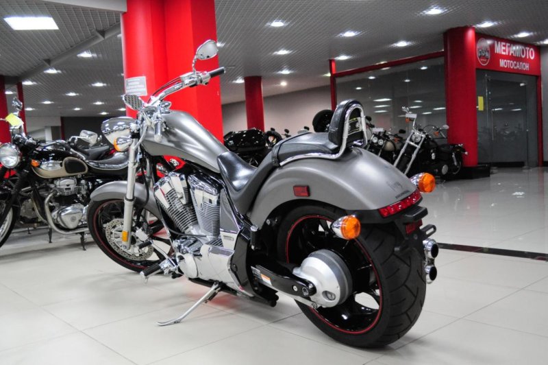 Мотоцикл Honda vt1300cx