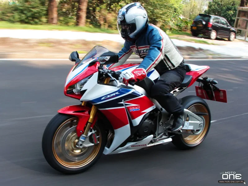 Хонда cbr1000rr с пилотом