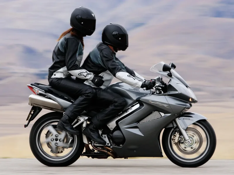 Honda VFR 800 С пилотом