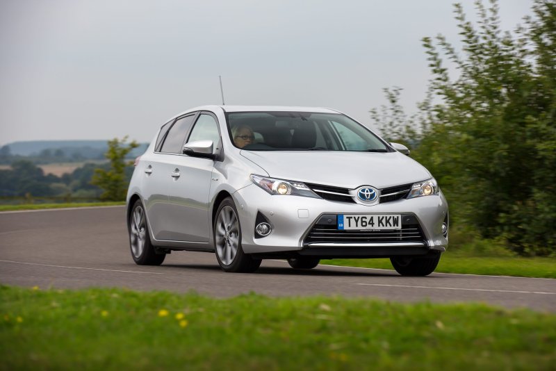 Toyota Auris 2013 белая