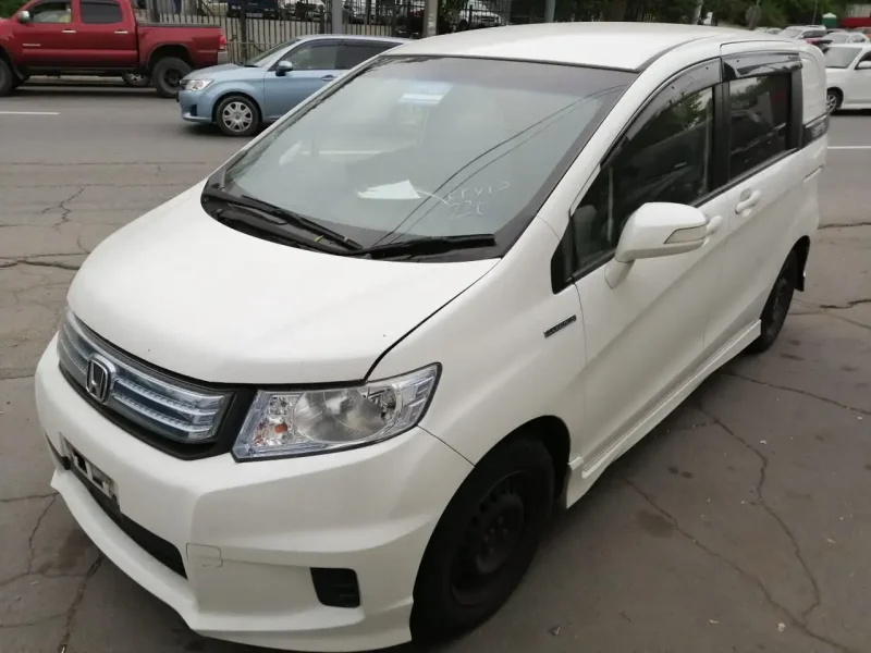 Honda freed Spike