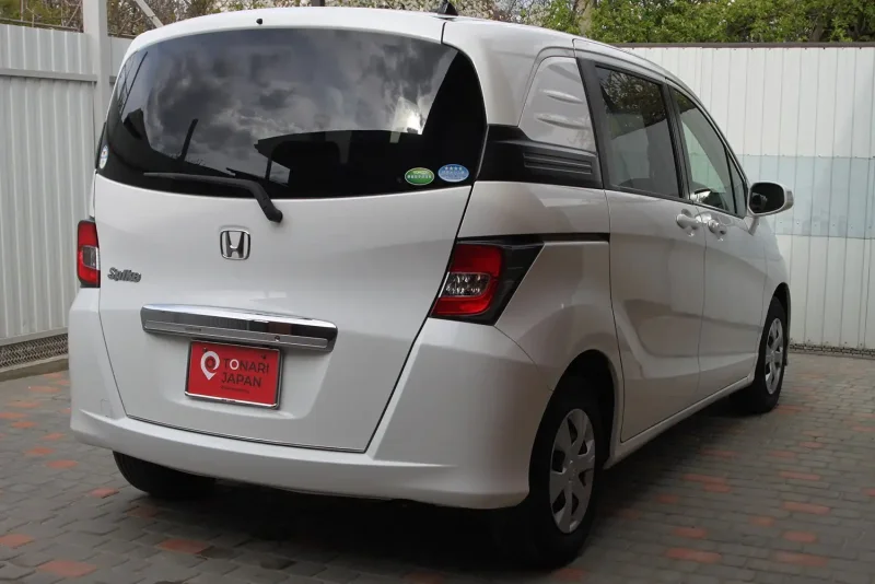 Honda freed Spike 2011