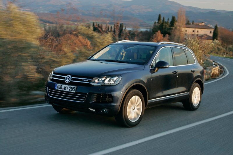 Volkswagen Touareg 2011 черный