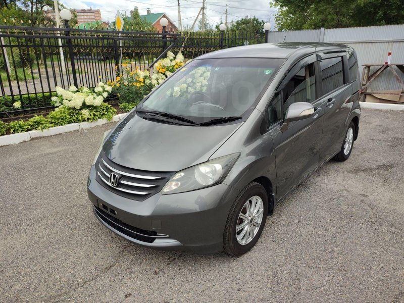 Honda freed Spike черный