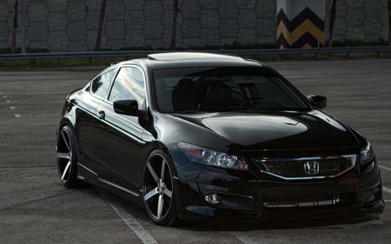 Черная Honda Accord Coupe