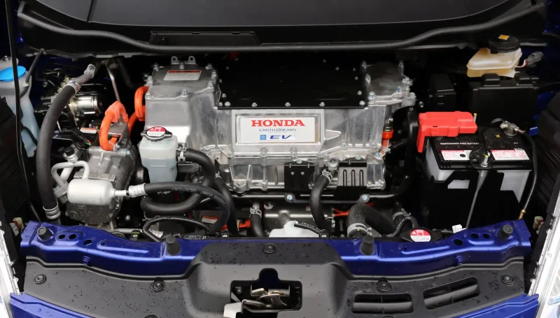 Honda Fit моторный отсек