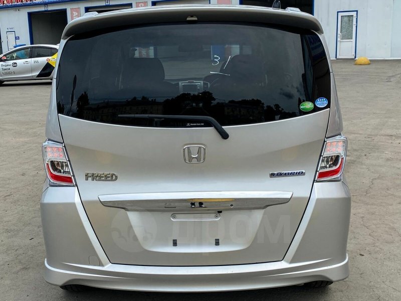Хонда Фрид гибрид 2012
