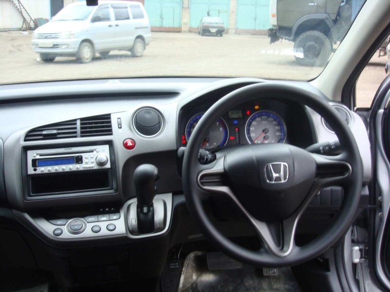 Honda Stream rn6 салон