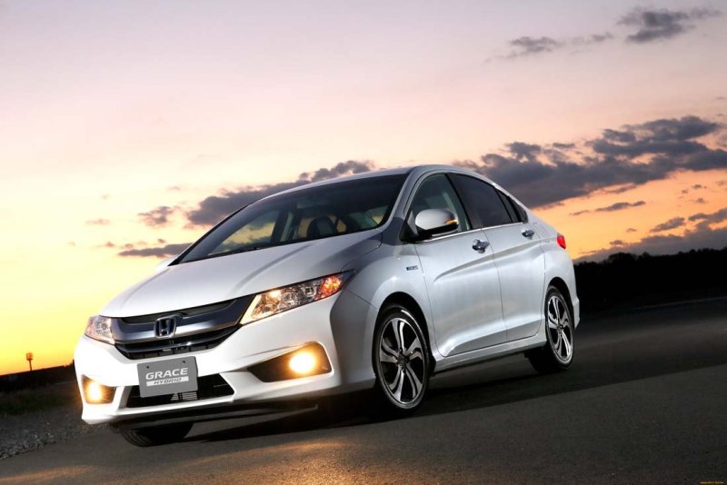 Honda Grace Hybrid 2014