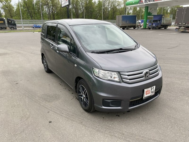 Honda freed Hybrid 2011