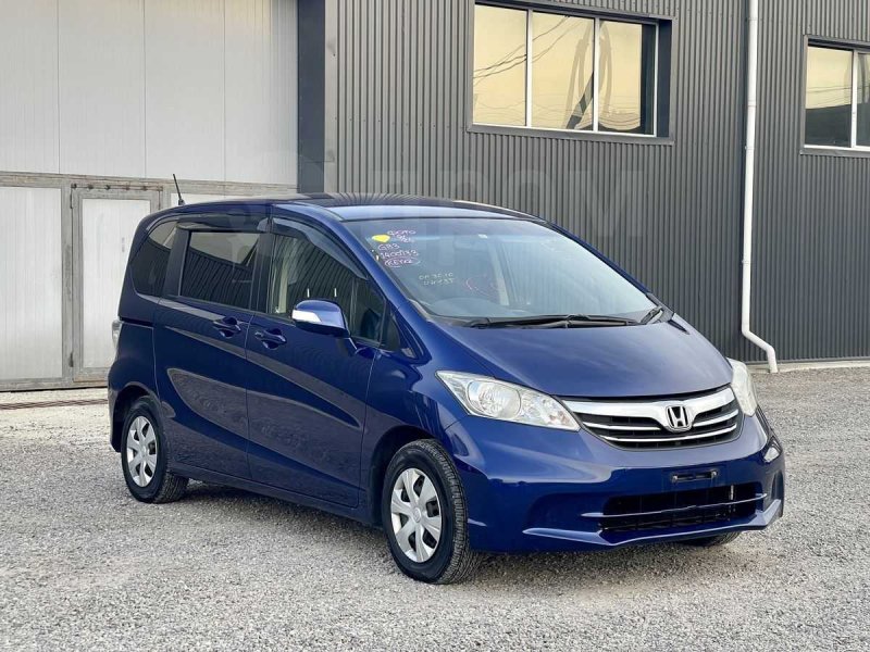 Honda freed Hybrid 2011