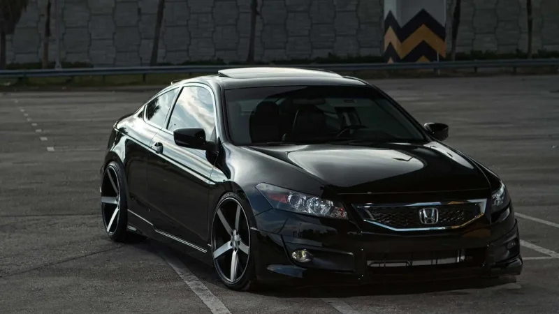 Черная Honda Accord Coupe