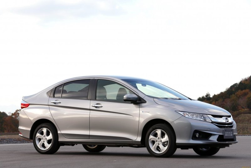 Honda Grace Hybrid 2014