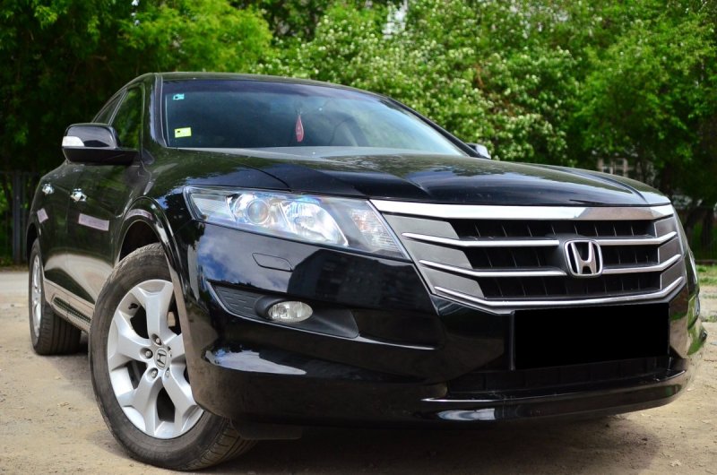 Черная Honda Crosstour 2014