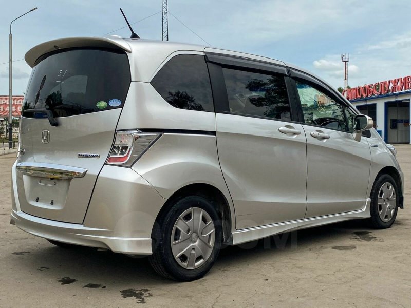 Honda freed 2 белый r17