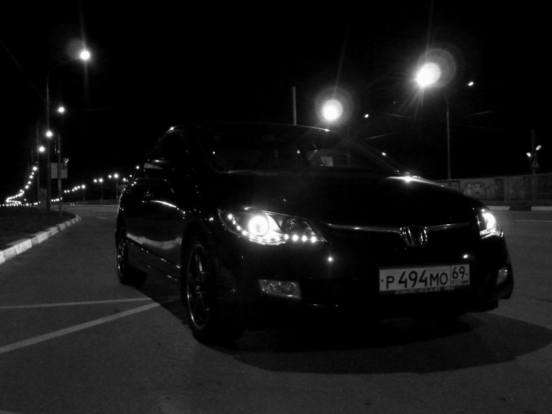 Черная Хонда ночью